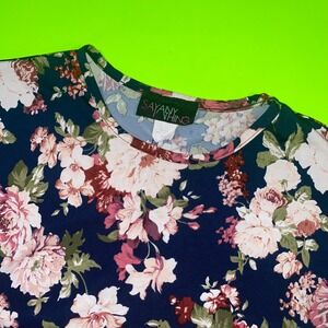 SAYANYTHING Women XL Floral Print Navy Blue Short Sleeve T Shirt Top Made in USA
